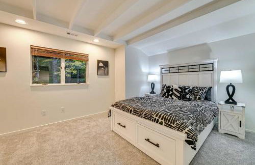 7 Mi to Skiing Lake George Home with Large Patio - Foto 26