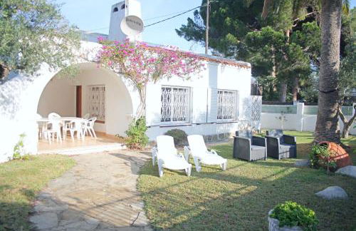 Charming seafront villa - Photo 1