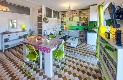 Awesome Apartment In Saint-Étienne - Foto 8