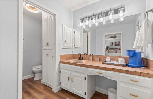 5BR 3.5BA Waterfront Boat, Dock and Kayaks, Lake McQueeney by Austin Vacay - Foto 17