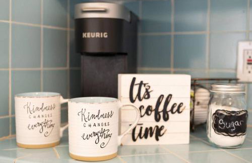 Cali 2BR Getaway Firepit, Yard & Spring Charm - Foto 8