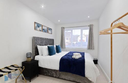 Large Comfy 4 Bedroom House, Ideal for Workers, FREE Parking - Foto 15