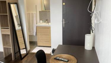 Superbe Chambre parentale avec salle de bains privée et WC privés, wifi, cuisine - Foto 4