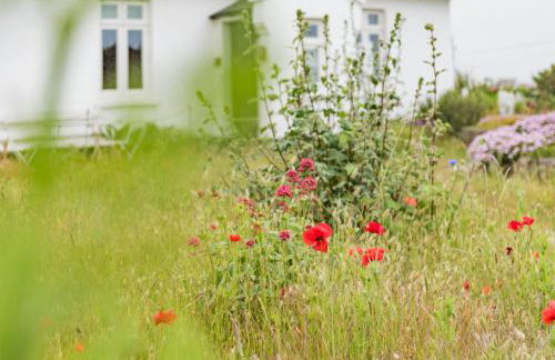 East Cottage by Bloom Stays - Photo 8