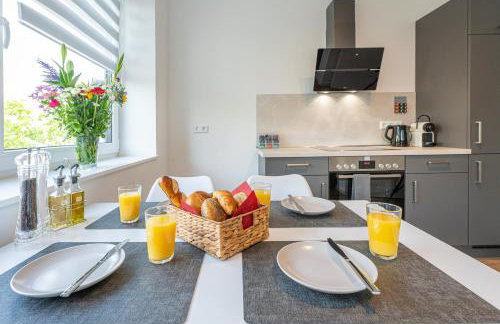 Skipper's Deck - Stilvoll und zentral nahe Hafen und Deich, inkl Parken, 2 Arbeitsplätze, Wlan, voll ausgestattete Küche - Foto 11