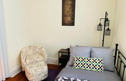 3BR 1BA Near Train Station Monthly Deal - Foto 12