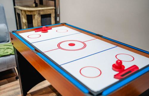 4BR 2Bath Home -Hot Tub, Free Parking & Games Room - Foto 23