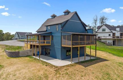 NEW Spacious Clarkson Getaway w Games & Yard - Foto 59