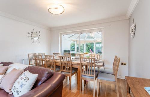 Spacious Seaside Home in Peaceful Coastal Setting - 5 Minutes Walk to the Beach - Foto 24