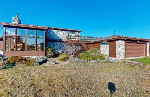 Oceanfront Retreat Close to Activities & the Beach - Photo 20