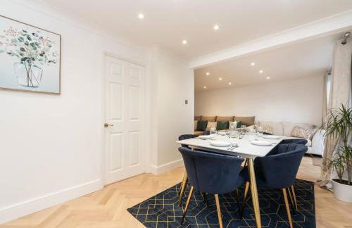 Gorgeous 4 BR House Near Station mins to London - Pass the Keys - Foto 19