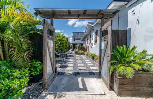 Cozy 1BR • Courtyard + Shared Deck - Foto 30