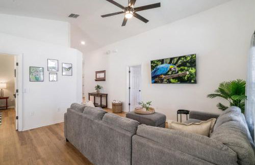 Great Location, gated community, private heated POOL - Foto 7