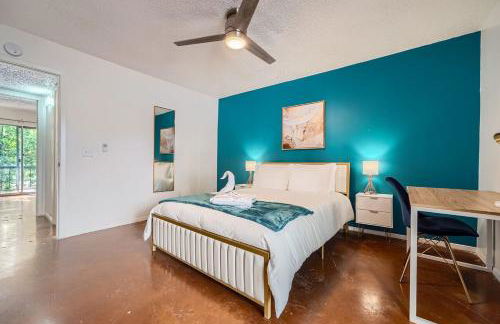 Your 2B Getaway - Steps 2 Dtwn - Sleeps 6 - Pool and Prkg - Foto 3