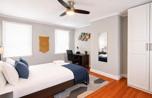 Charming Townhouse Retreat by CozySuites - Foto 4