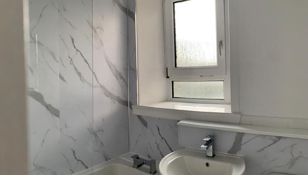 2 Bed Flat - Sleeps 4 - Parking - Wifi - Foto 5, Baño