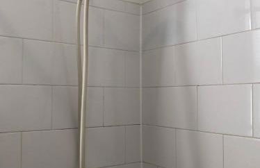 Private house with 3 bedrooms and 1 bathroom, free parking, convenient to NYC Manhattan bus and train, MetLife Stadium FIFA World Cup 35 minutes away - Foto 11