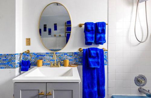 The Sapphire Haven - Your Old Brooklyn Oasis Awaits Families, Couples, Business Travelers Near Downtown With Parking, 300 MB WiFi & Self Check-In - Foto 60