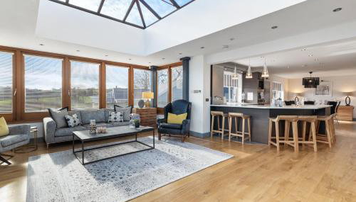 Oaktree Lodge - Luxury Cottage, Hot Tub, Sea Views - Foto 2