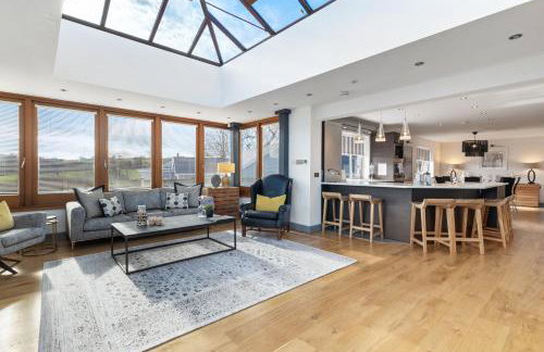 Oaktree Lodge - Luxury Cottage, Hot Tub, Sea Views - Foto 2
