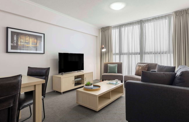 Oaks Brisbane River City Suites - Photo 29