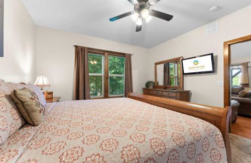 Hickory Hideaway with Communal Pool Access - Photo 33