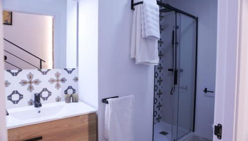 Apartamentos BocairentHomes, en pleno centro de Bocairent, con pequeña piscina y parking privado - Foto 5, towels, Shower