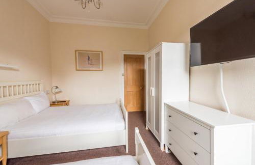 3 bed overlooking meadows park - Foto 29