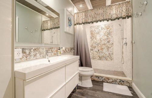 Artistic Retreat, King Suite with Private Balcony! - Foto 18