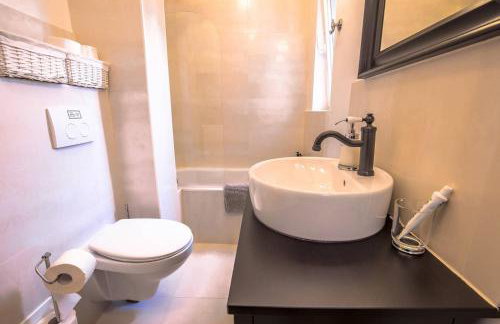 Number 28 Boutique Apartment - Photo 18