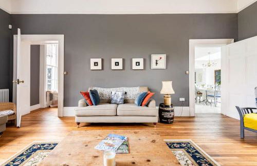 Cotswold Cheltenham, whole house with hot tub - Photo 8