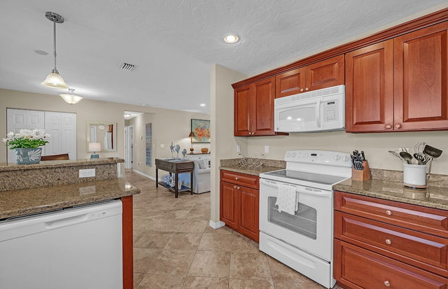 Comfy Home W/ Heated Pool Near Siesta Key Beach 2 Bedroom Home - Foto 9