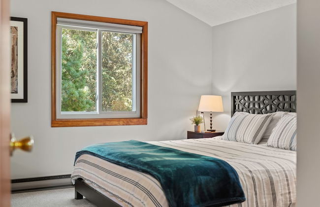 Waterside Haven by Avantstay Lakefront Hot Tub Game Room Fire Pit - Photo 24