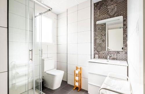 Serene Apartment with a Relaxing Atmosphere - Photo 12