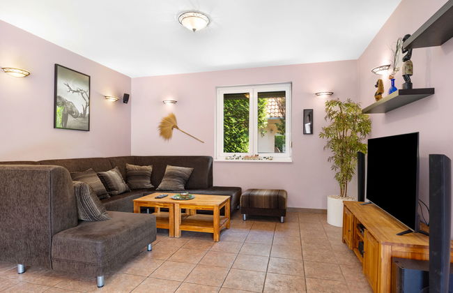 4 bedroom House in Siófok with private pool and garden - Photo 6