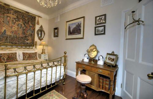 Beautiful period cottage, exceptional riverside location in the heart of Chester - Photo 9