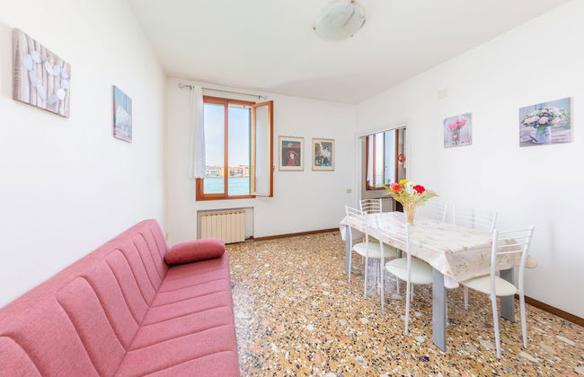 Lovely Canal View - Photo 16