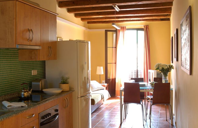 AinB Las Ramblas-Guardia Apartments - Photo 7