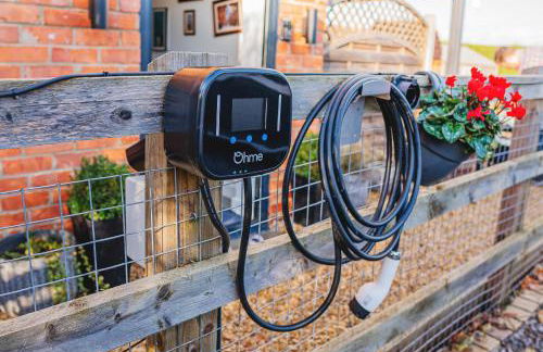 Cottage with Hot Tub - near Cheltenham and Tewkesbury - Photo 37