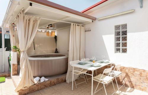 "Linda's Guest House" Beach House with Private Patio & Hot Tub, 3 Min from the Beach - Foto 16