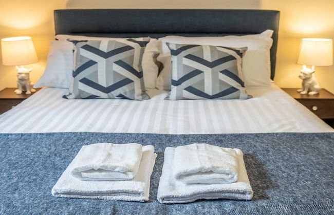 Queens Townhouse - 3 Bedrooms - Pets - Parking - Foto 14