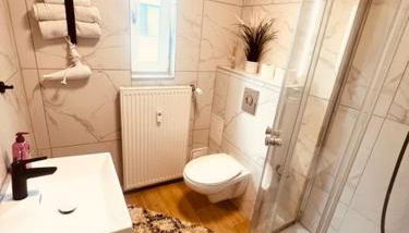 Ferienwohnung an der Uniklinik mit eigener Küche und renoviertem Badezimmer - Photo 5