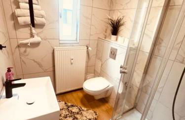 Ferienwohnung an der Uniklinik mit eigener Küche und renoviertem Badezimmer - Photo 5