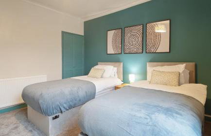 Treeton - Brand New 3 Bed House, FREE Parking & Great for Groups - Hosted by Stay Host Save - Photo 23