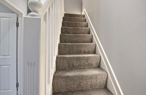 Beautiful Cozy Home With Free Parking - Foto 9