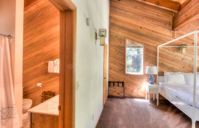 Northwoods Hangout Near Tahoe Donner - Foto 7