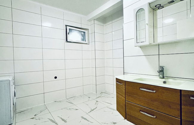 Cozy 3BR Apt with Garden Sleeps 10 - Foto 31