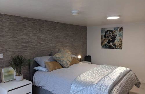 2 Bed House - Sleeps 6 - Parking - Wifi - Photo 2