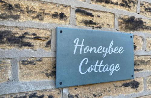 Honeybee Cottage, with a log fire & a hot tub. - Foto 23