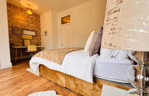 THE RESTING LION - Gourock Town Center Holiday Home Apartment - Foto 6